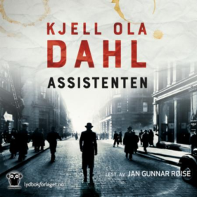 Forsiden til lydboken Assistenten av Kjell Ola Dahl.